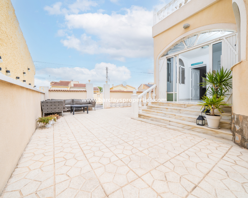 Venta - Chalet Independiente - Urb. La Marina