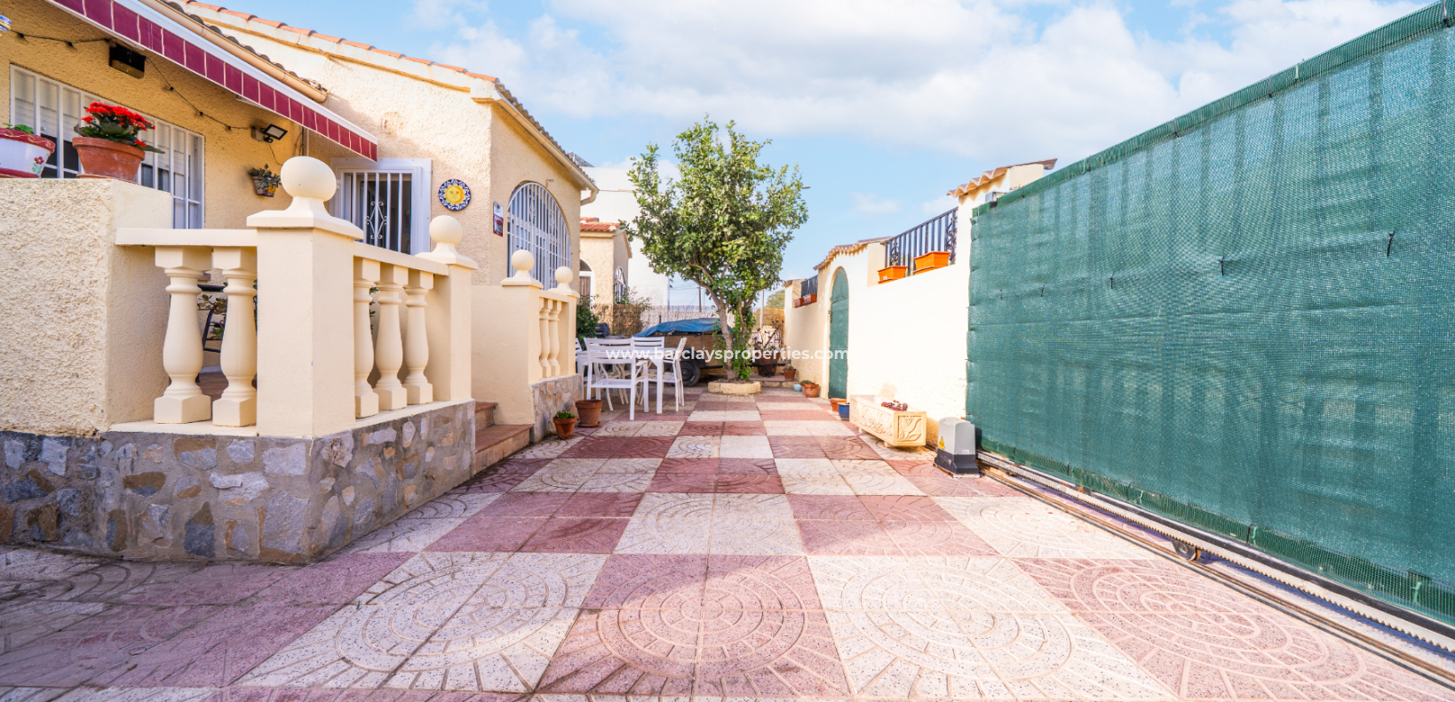 Venta - Chalet Independiente - Urb. La Marina