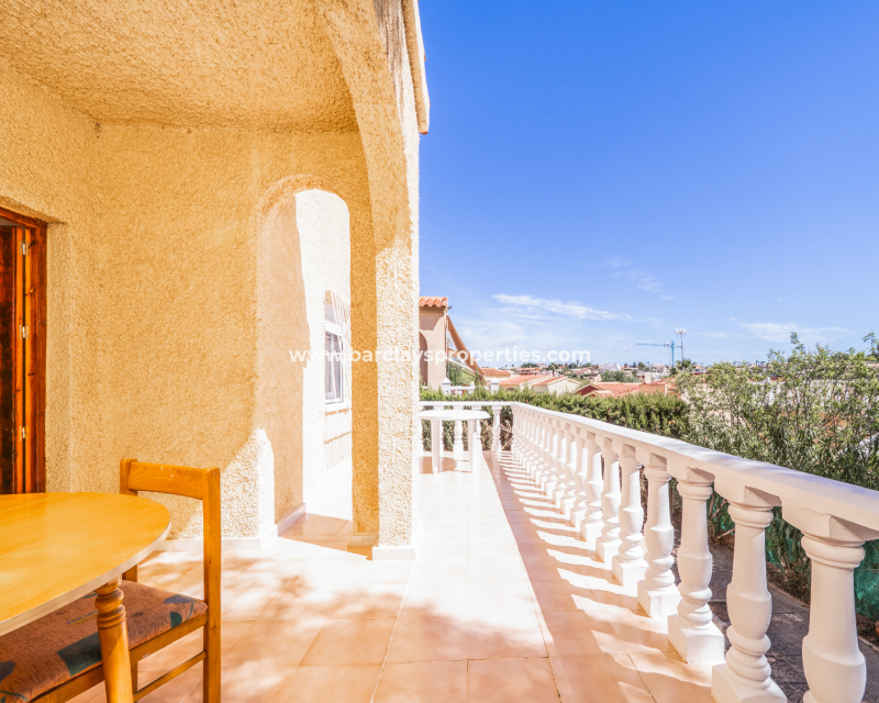 Venta - Chalet Independiente - Urb. La Marina