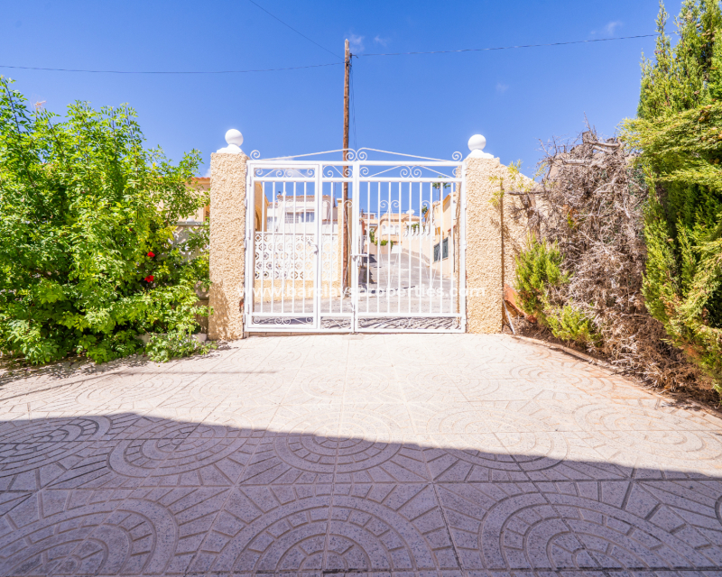 Venta - Chalet Independiente - Urb. La Marina