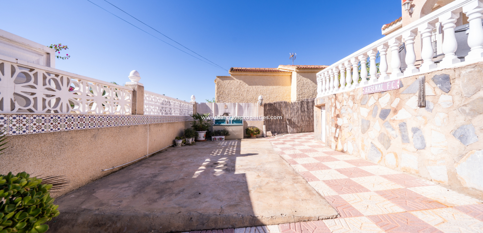 Venta - Chalet Independiente - Urb. La Marina