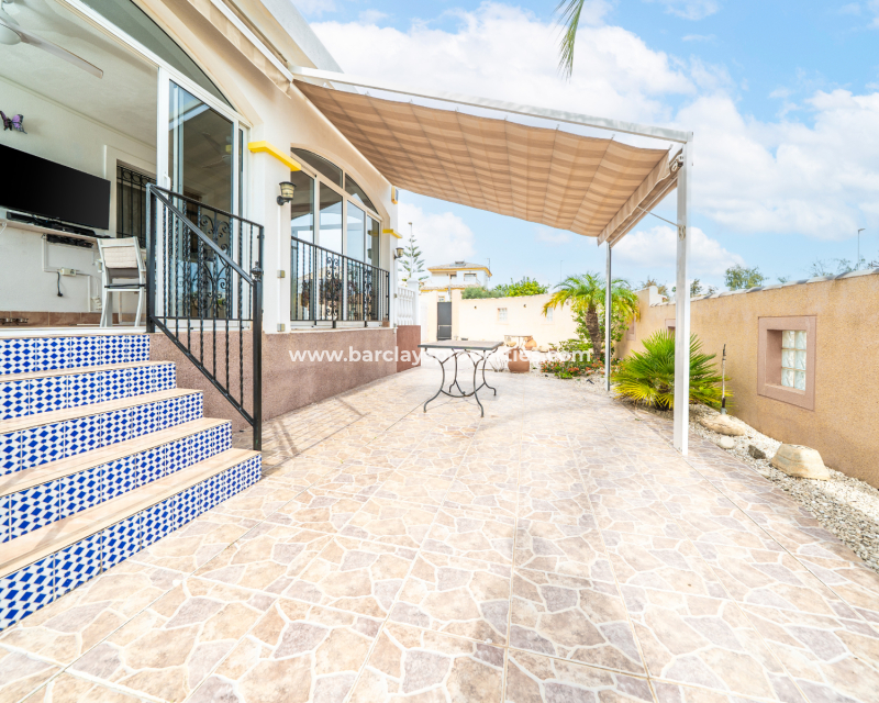 Venta - Chalet Independiente - Urb. La Marina