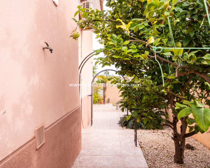 Venta - Chalet Independiente - Urb. La Marina