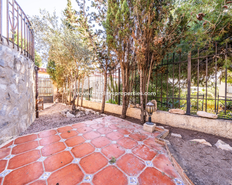 Venta - Chalet Independiente - Urb. La Marina