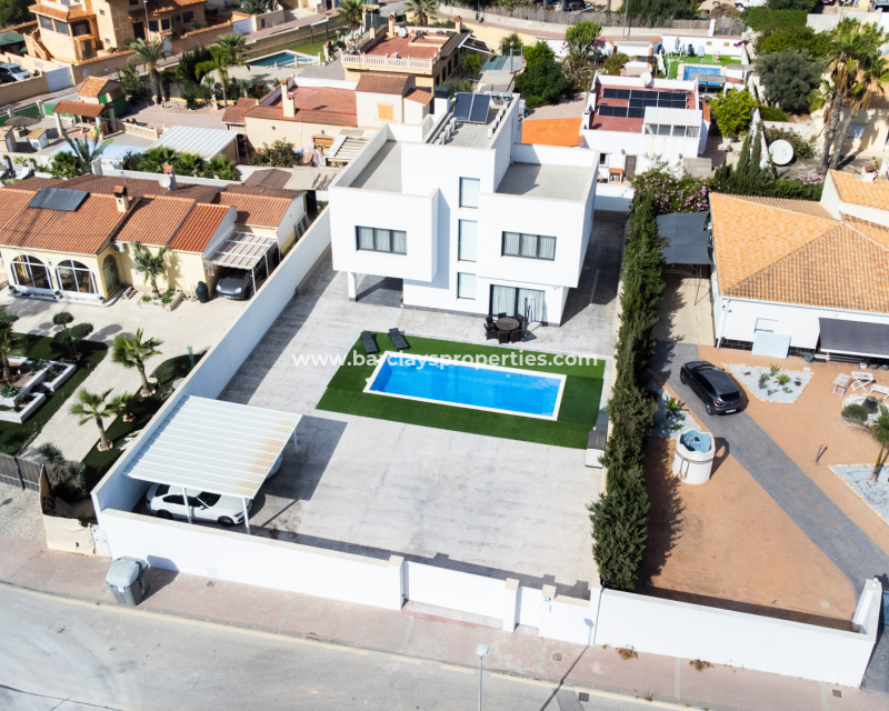 Venta - Chalet Independiente - Urb. La Marina