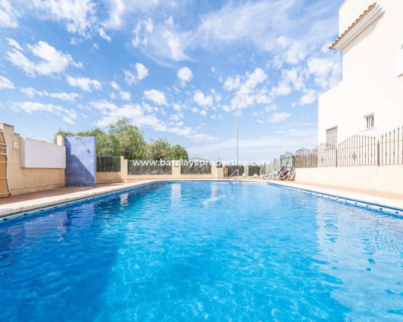 Venta - Chalet Independiente - Urb. La Marina