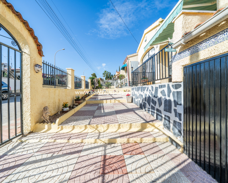 Venta - Chalet Independiente - Urb. La Marina