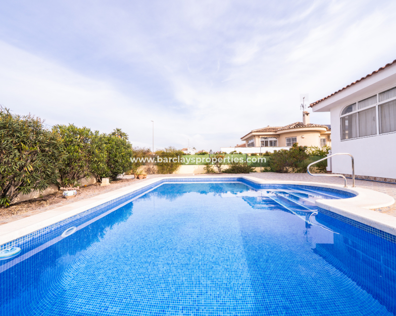 Venta - Chalet Independiente - Urb. La Marina