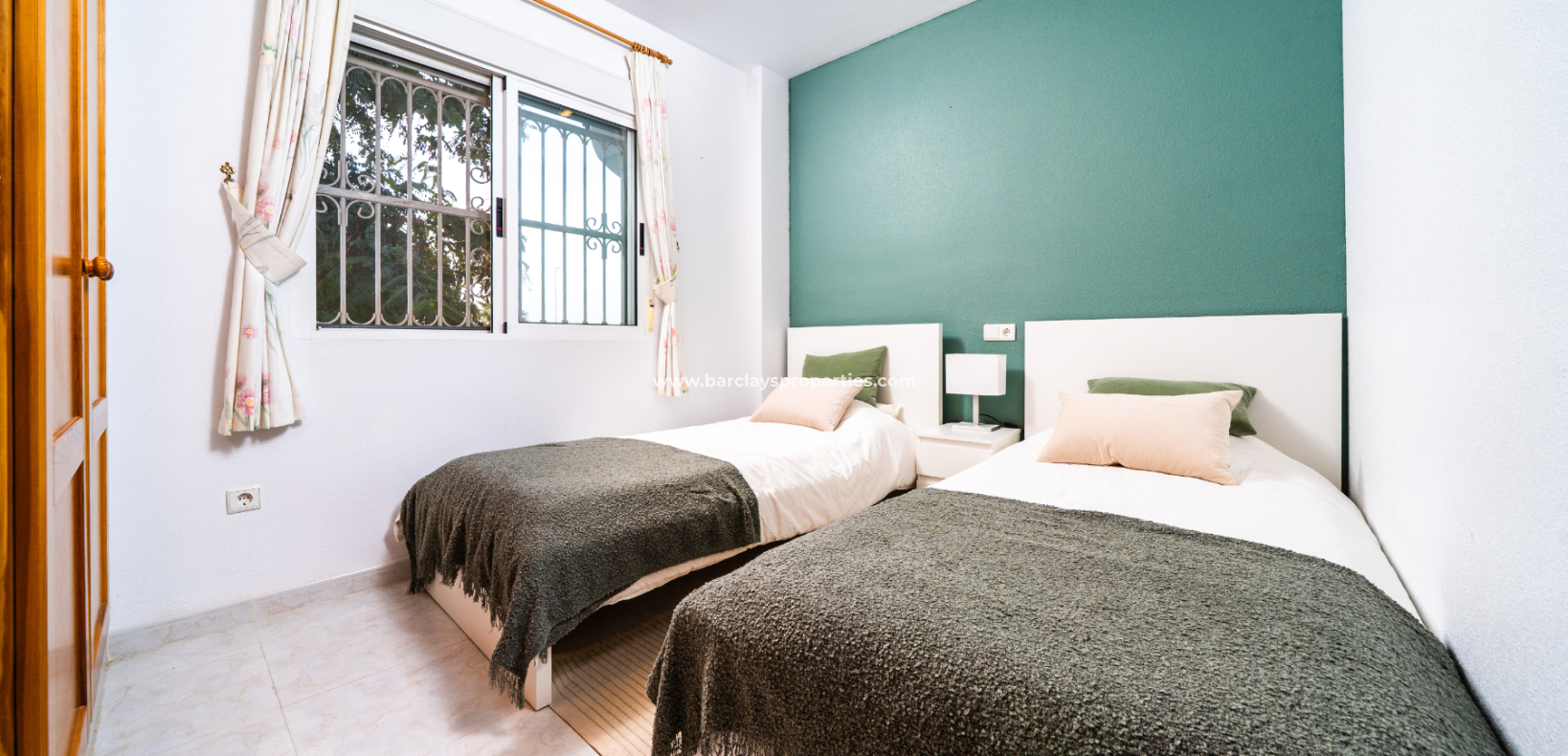 Venta - Chalet Independiente - Urb. La Marina