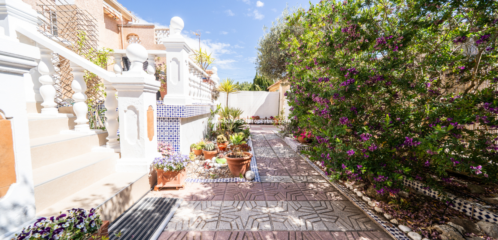 Venta - Chalet Independiente - Urb. La Marina