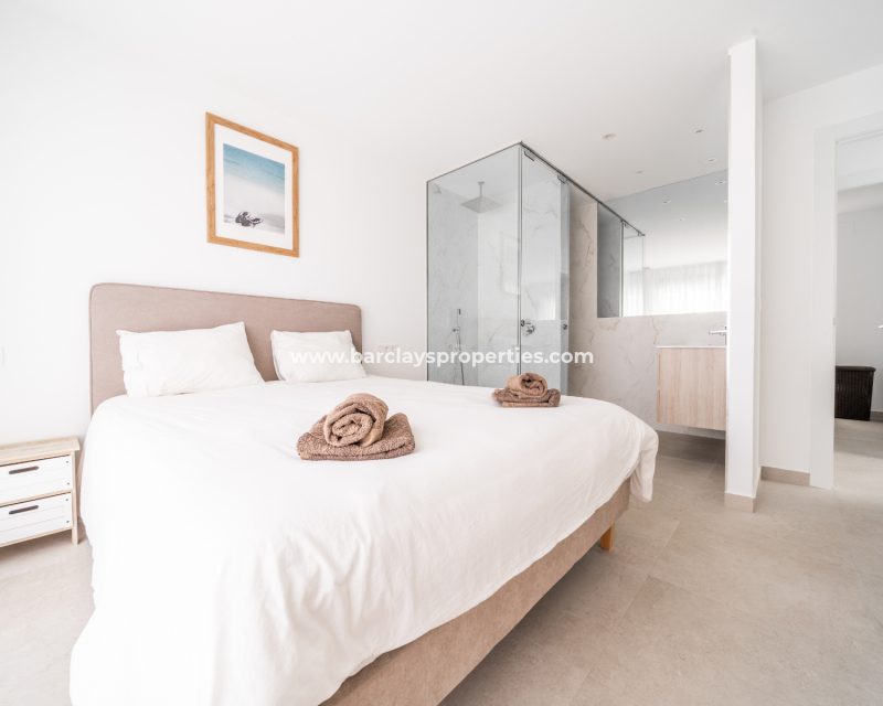 Venta - Chalet Independiente - Urb. La Marina