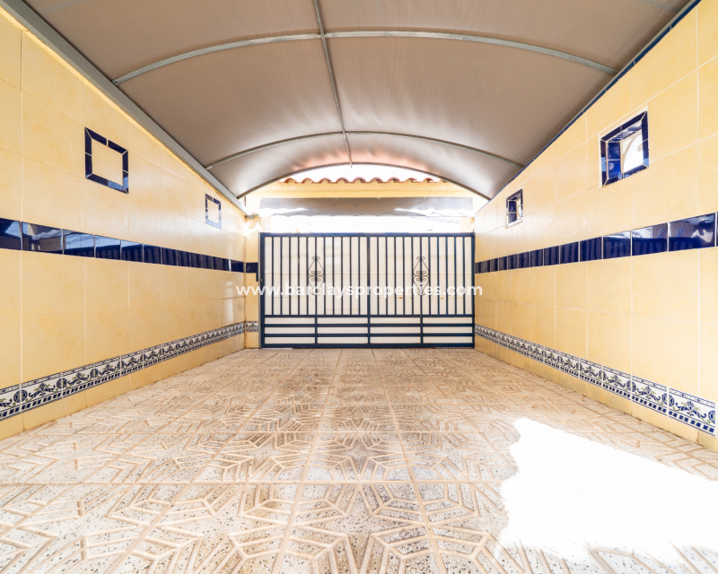 Venta - Chalet Independiente - Urb. La Marina