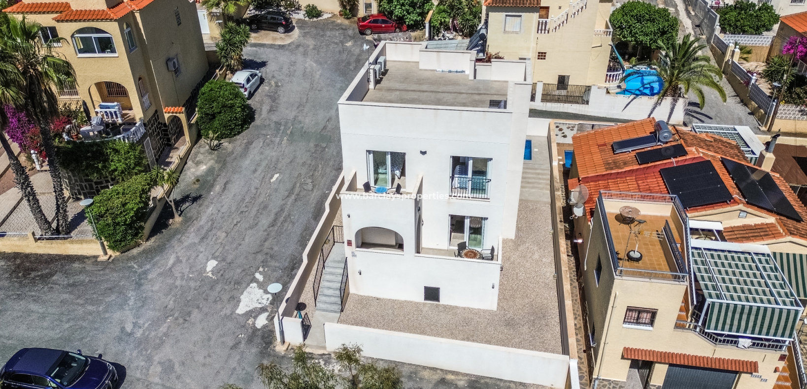 Venta - Chalet Independiente - Urb. La Marina