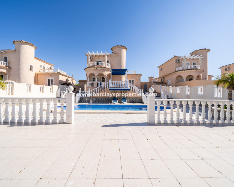 Venta - Chalet Independiente - Urb. La Marina