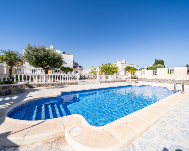 Venta - Chalet Independiente - Urb. La Marina