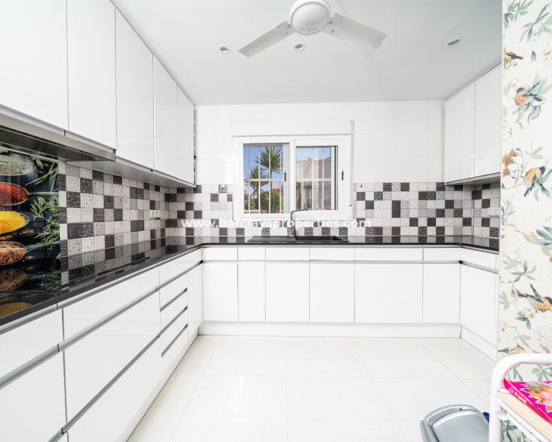Venta - Chalet Independiente - Urb. La Marina