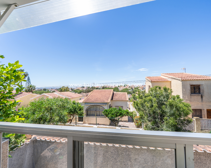 Venta - Chalet Independiente - Urb. La Marina