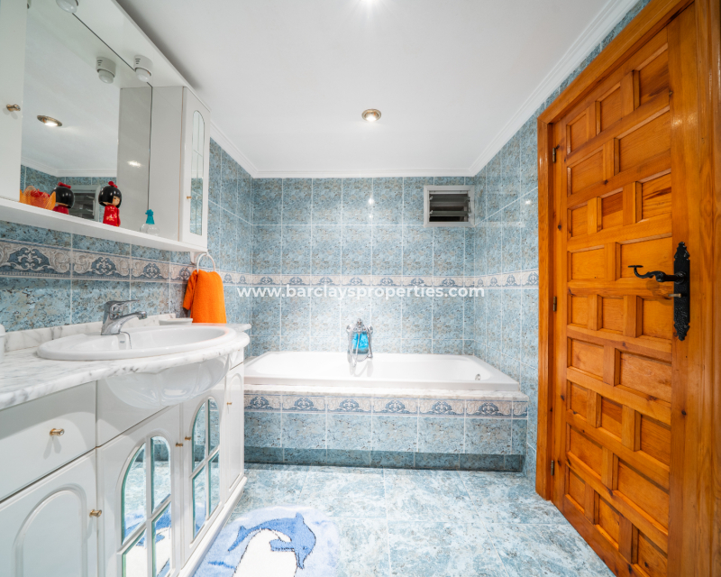 Venta - Chalet Independiente - Urb. La Marina