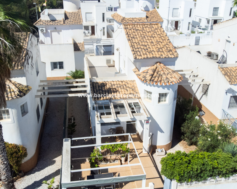 Villa à vendre à La Marina avec piscine commune