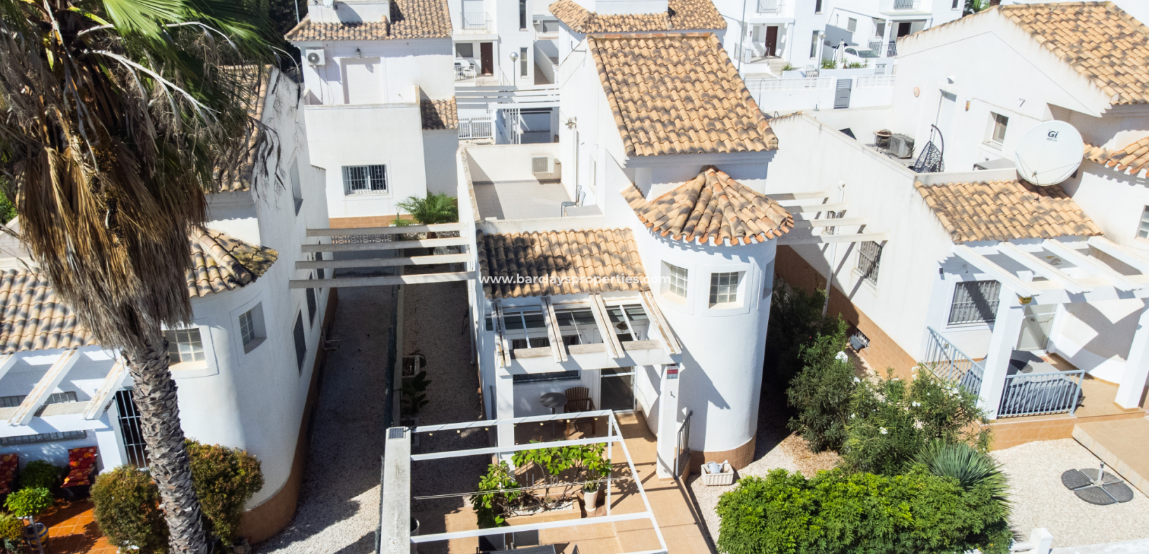 Villa à vendre à La Marina avec piscine commune