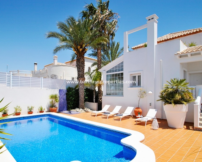 Villa à vendre à La Marina avec piscine privée