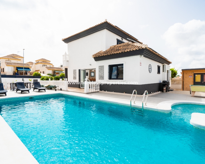 Villa en venta en Alicante