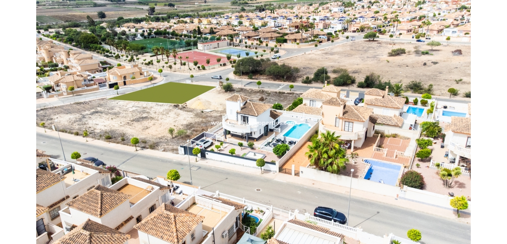 Villa en venta en La Marina con piscina