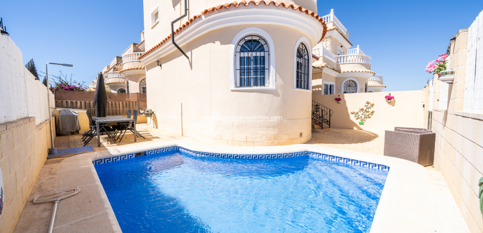 Villa for sale in La Marina with pool