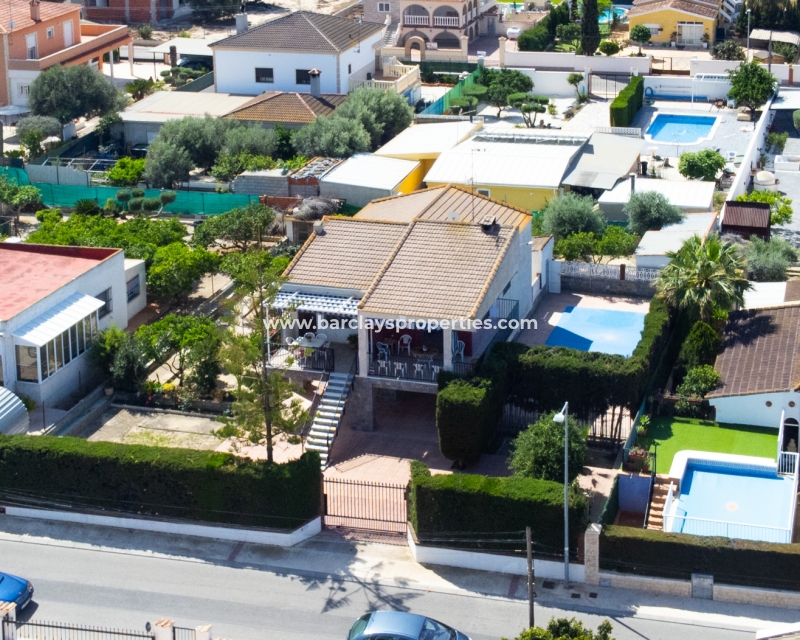 Villa independiente en venta en La Marina