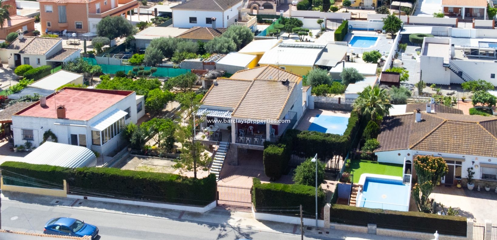 Villa independiente en venta en La Marina