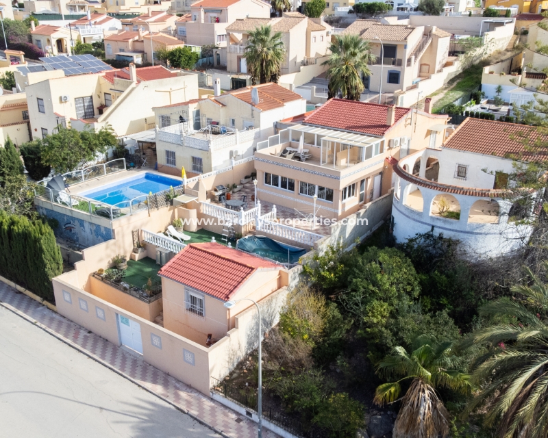 Villa independiente en venta en La Marina