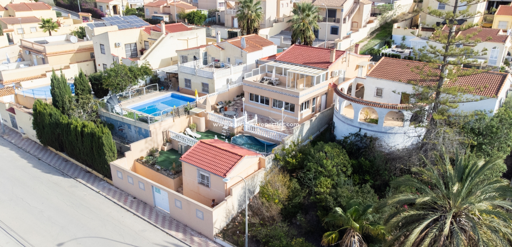 Villa independiente en venta en La Marina