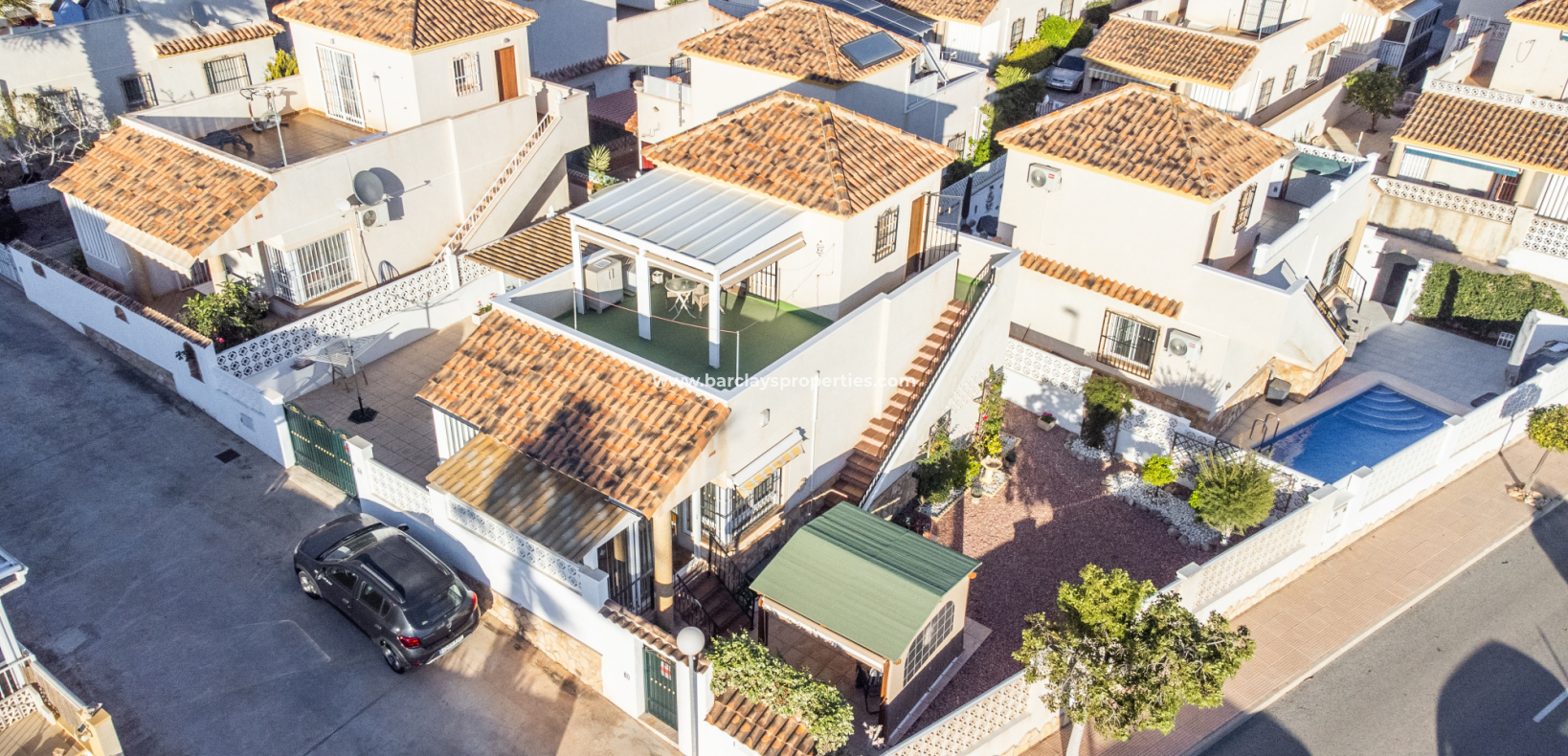 Villa independiente en venta en La Marina