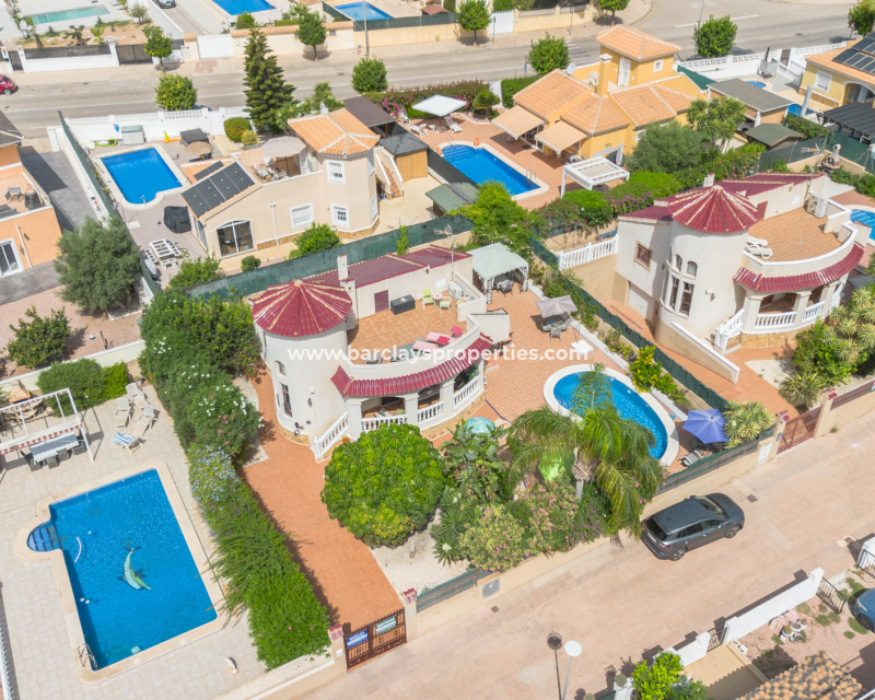 Villa independiente en venta en La Marina
