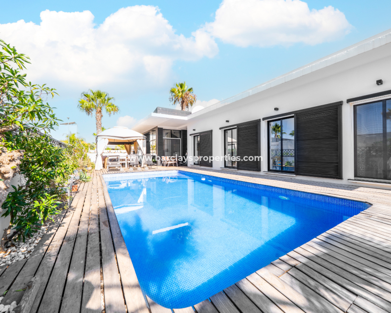 Villa moderne à vendre à Alicante