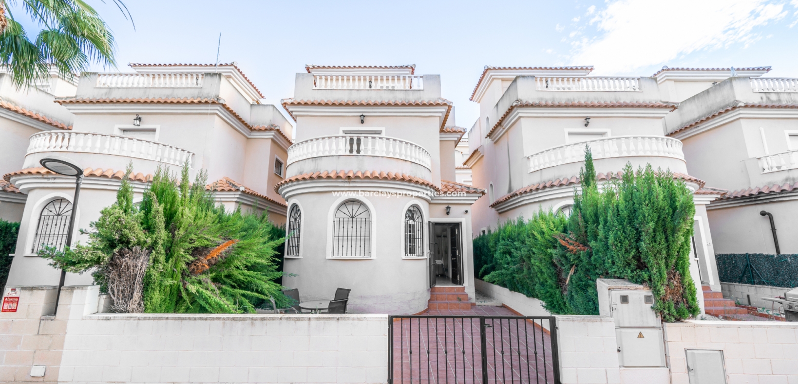 Villa zu verkaufen in Alicante