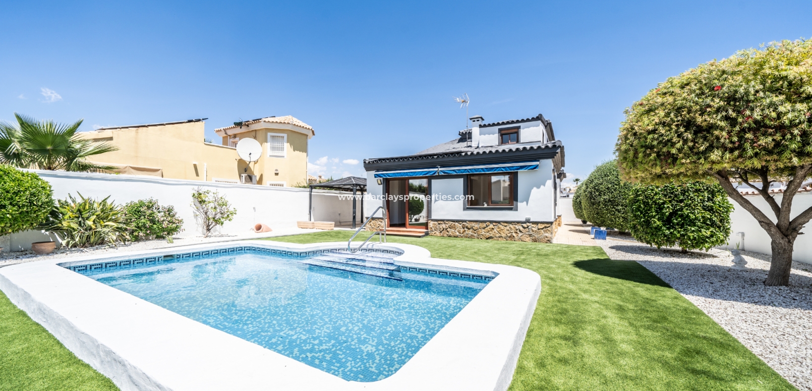 Villa zum Verkauf in Alicante
