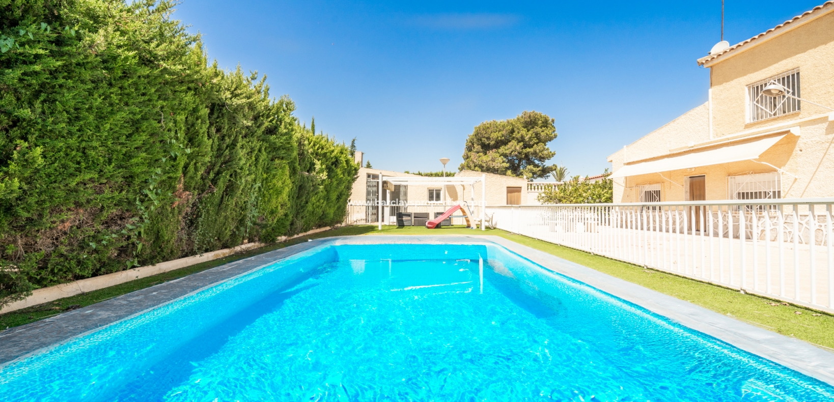 Villa zum Verkauf in La Marina mit privatem Pool