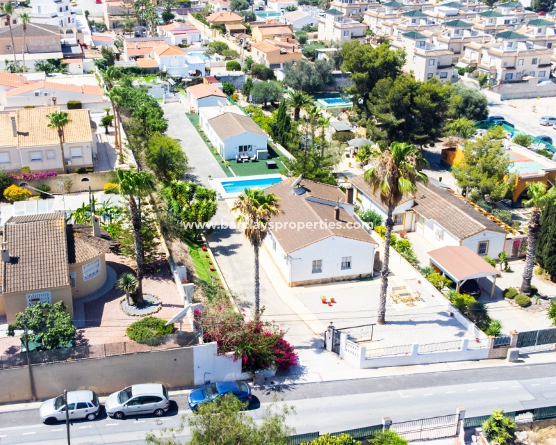 Villas for sale in La Marina with private pool
