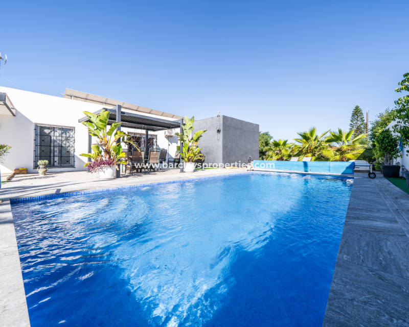 Vrijstaande villa te koop in Costa Blanca