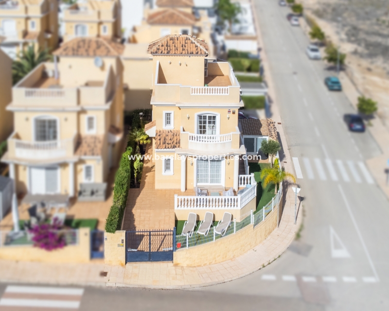 Vrijstaande villa te koop in La Marina