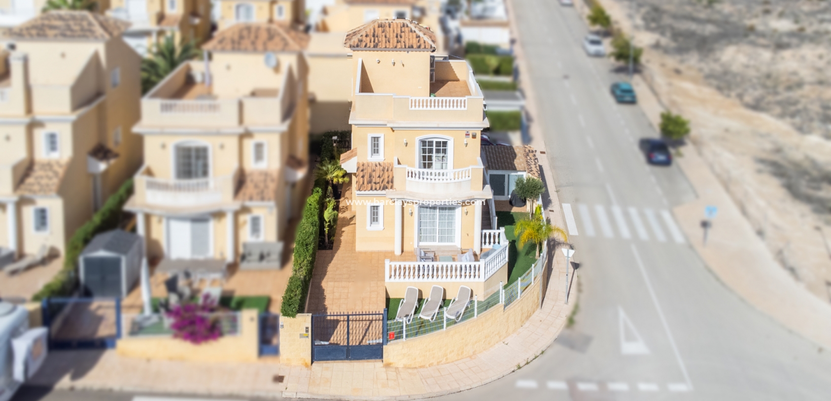 Vrijstaande villa te koop in La Marina