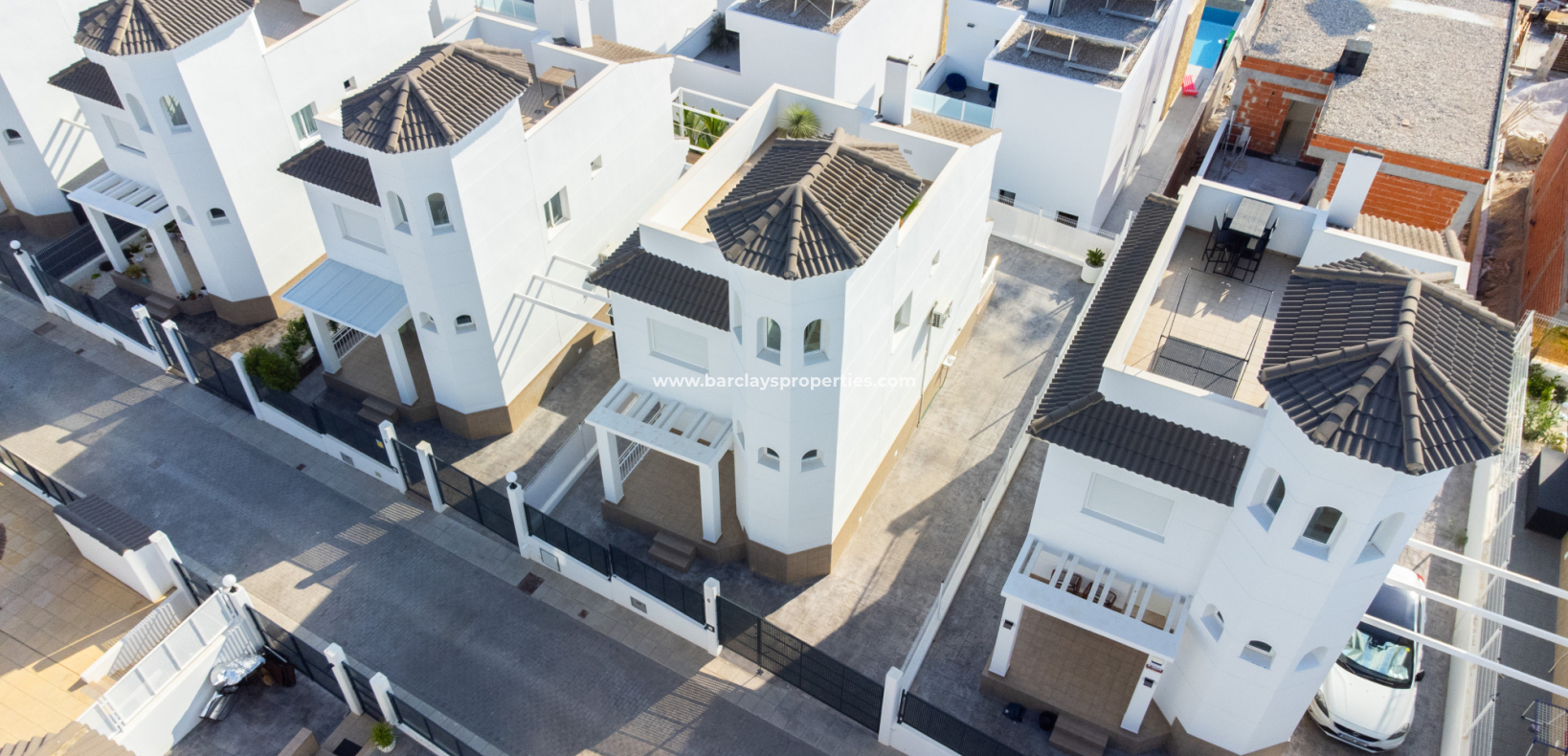 Vrijstaande villa te koop in La Marina