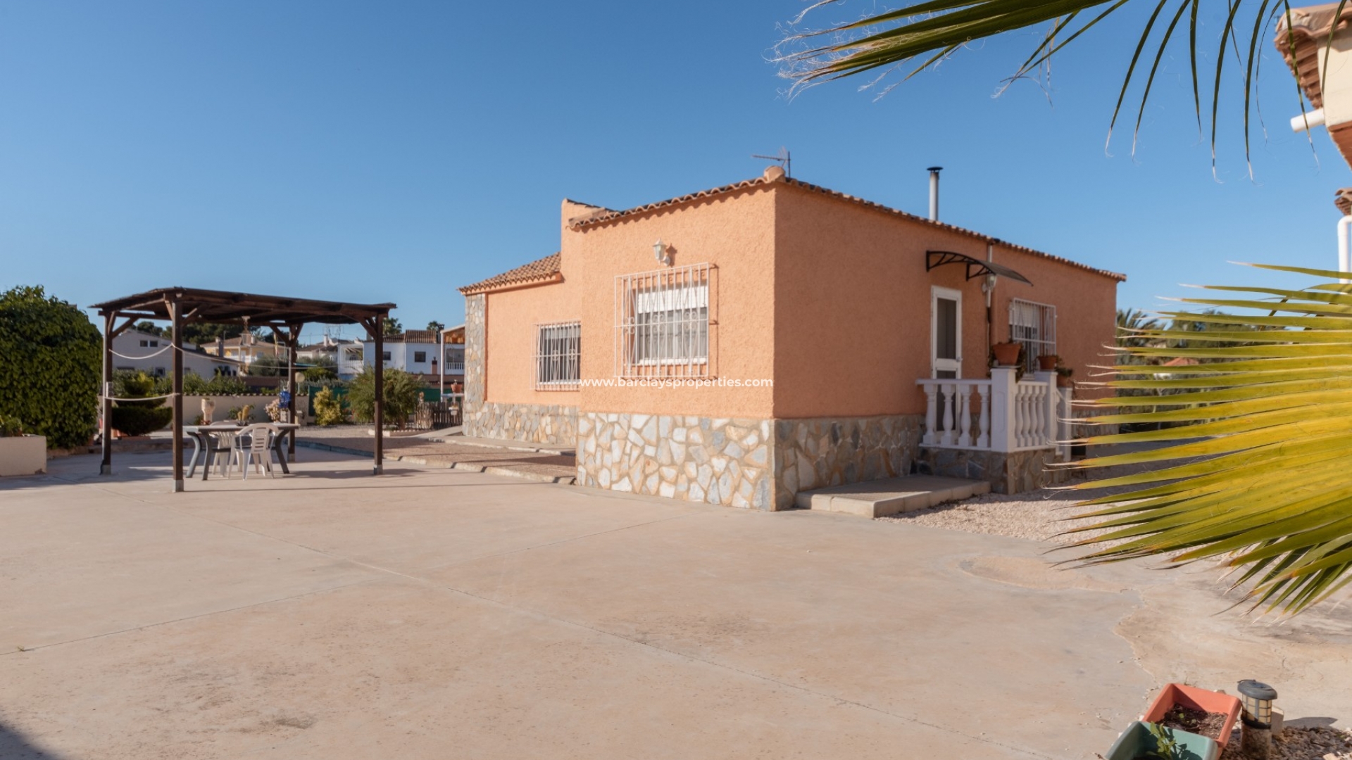 Vrijstaande Villa - Wederverkoop - Urb. El Oasis - La Marina - 5065