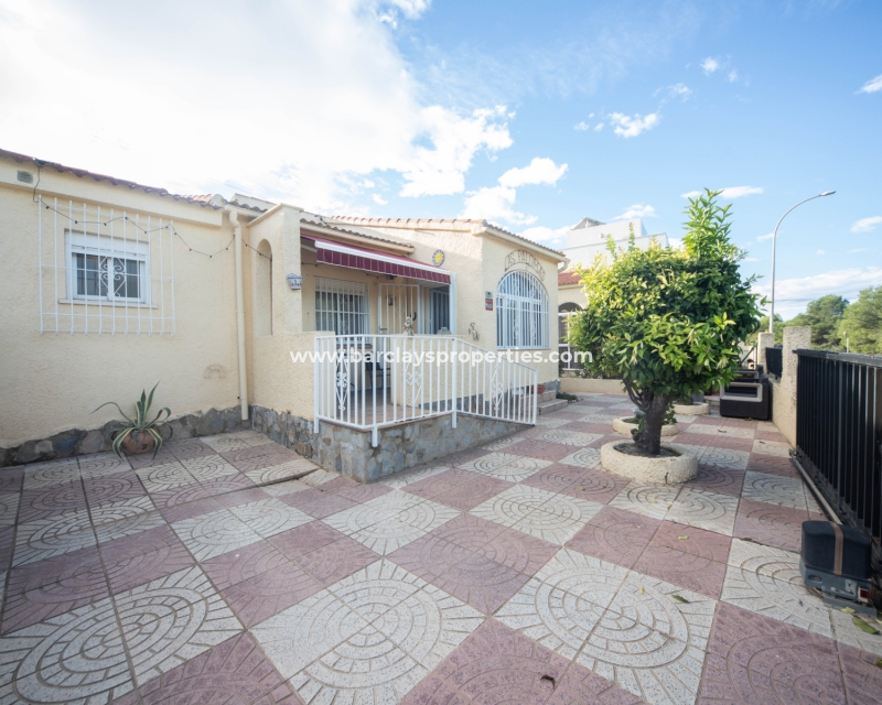 Vrijstaande woning te koop in La Marina 