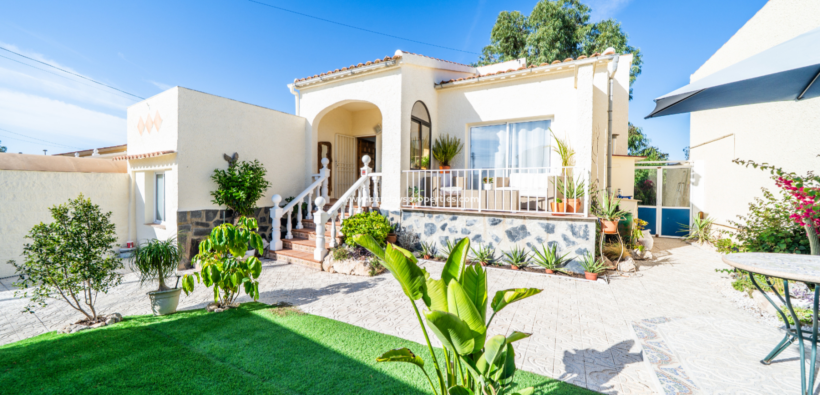 Vrijstaande woning te koop in La Marina