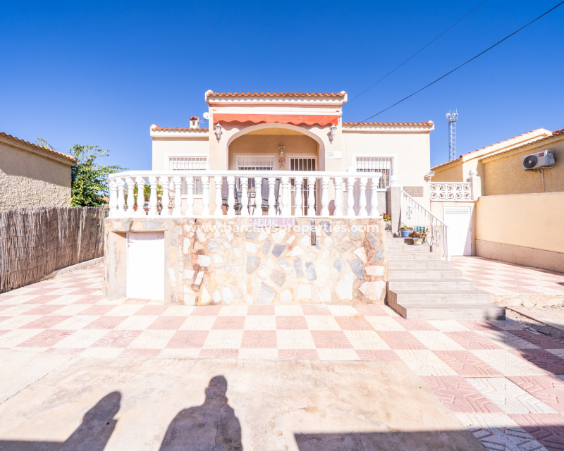 Vrijstaande woning te koop in La Marina