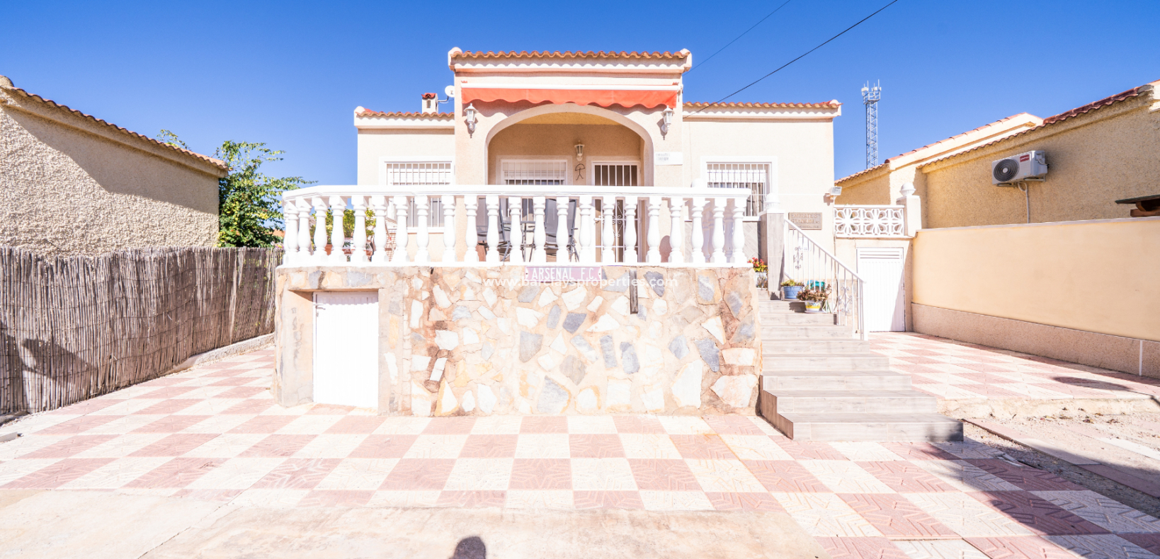 Vrijstaande woning te koop in La Marina