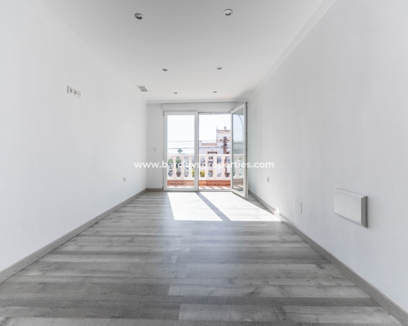 Wederverkoop - Rijhuis - Urb. La Marina