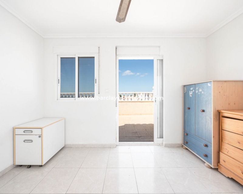 Wederverkoop - Rijhuis - Urb. La Marina